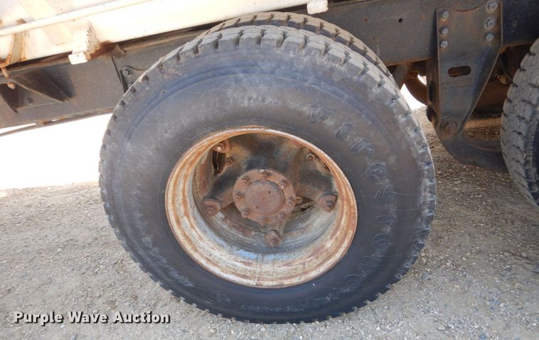 image for item FU9491 1977 Ford 9000 applicator truck