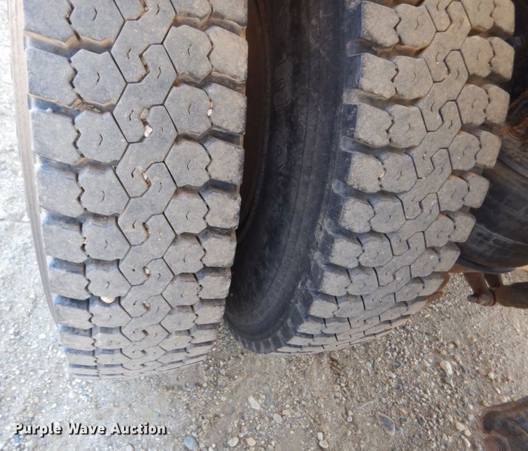 image for item FU9491 1977 Ford 9000 applicator truck