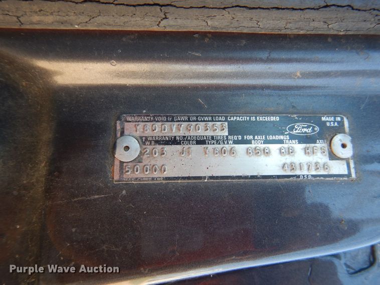 image for item FU9491 1977 Ford 9000 applicator truck