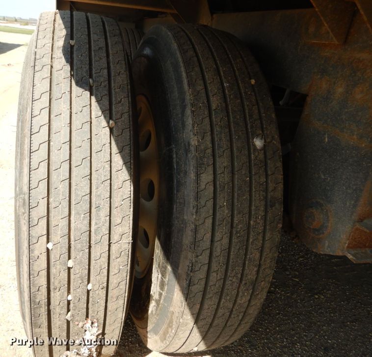 image for item FU9493 2010 Timpte double hopper bottom grain trailer