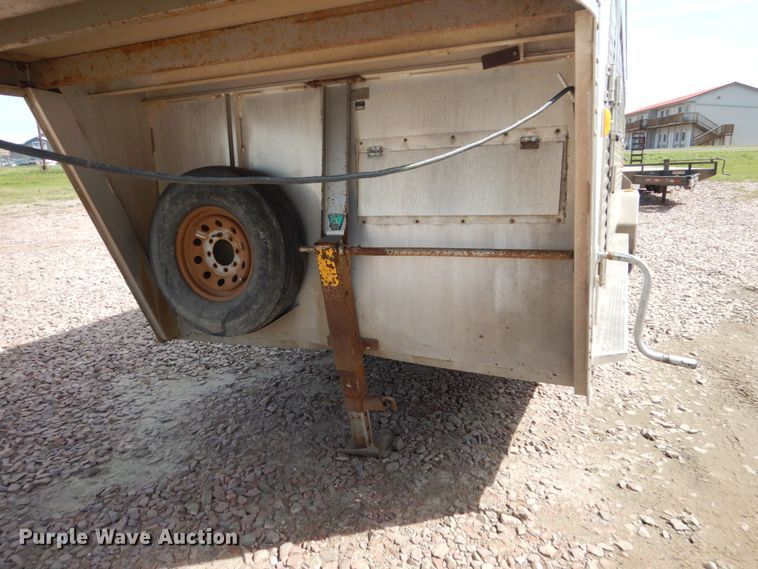 image for item FU9513 2003 Exiss GN-724-T livestock trailer