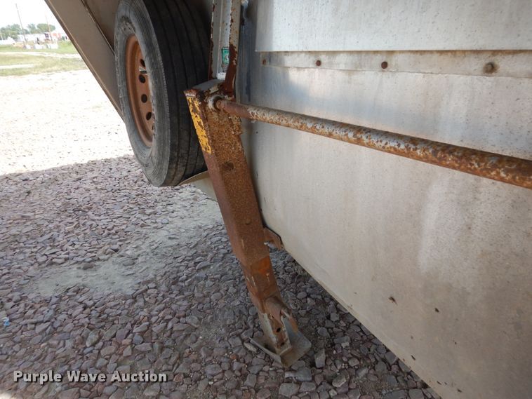 image for item FU9513 2003 Exiss GN-724-T livestock trailer