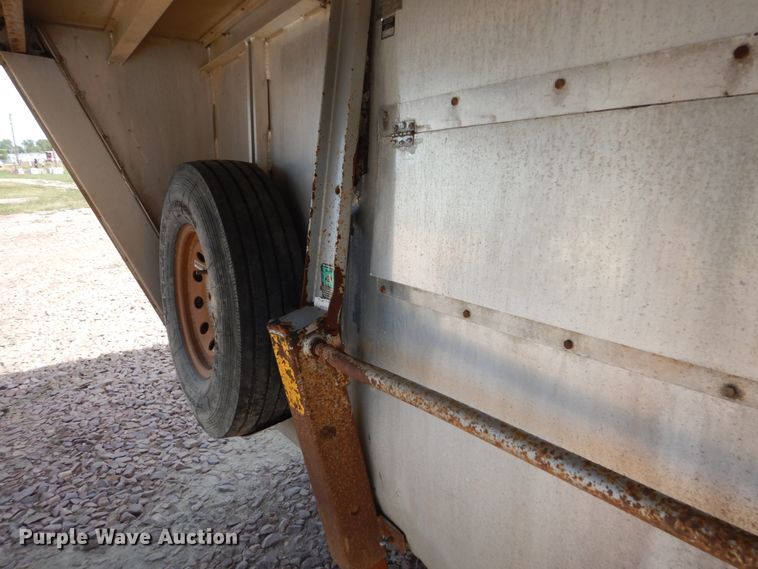 image for item FU9513 2003 Exiss GN-724-T livestock trailer