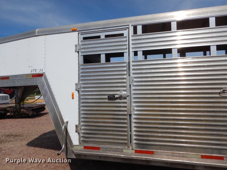 image for item FU9513 2003 Exiss GN-724-T livestock trailer