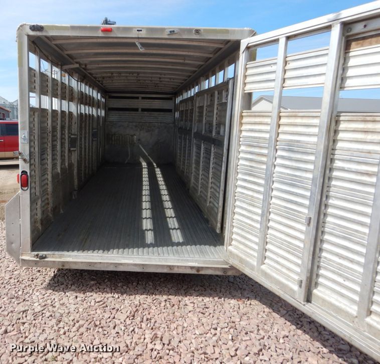 image for item FU9513 2003 Exiss GN-724-T livestock trailer