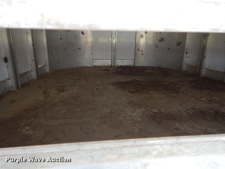 image for item FU9513 2003 Exiss GN-724-T livestock trailer