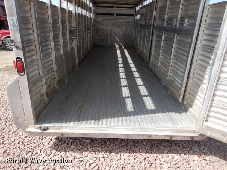 image for item FU9513 2003 Exiss GN-724-T livestock trailer