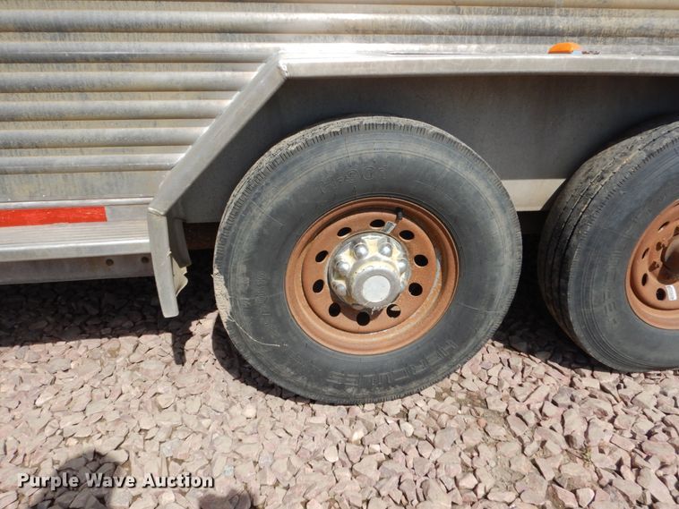 image for item FU9513 2003 Exiss GN-724-T livestock trailer