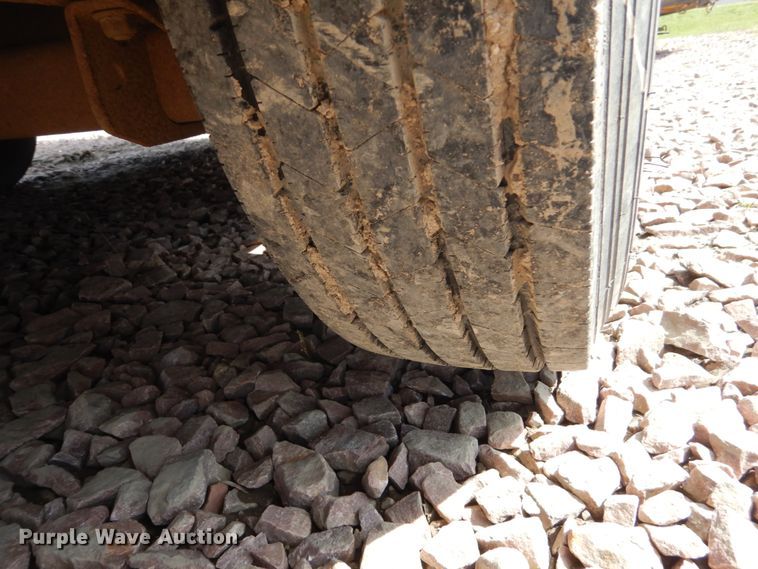 image for item FU9513 2003 Exiss GN-724-T livestock trailer