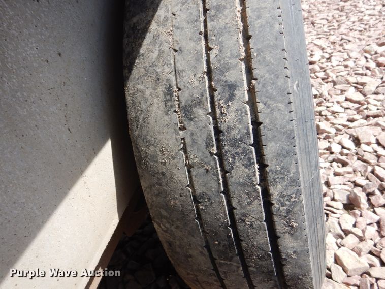 image for item FU9513 2003 Exiss GN-724-T livestock trailer