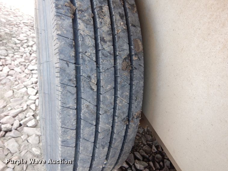 image for item FU9513 2003 Exiss GN-724-T livestock trailer