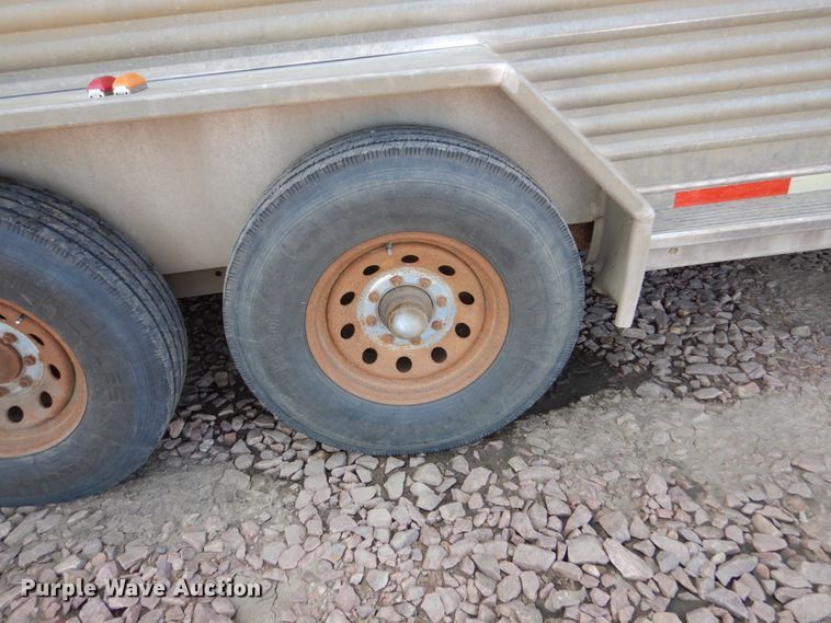 image for item FU9513 2003 Exiss GN-724-T livestock trailer