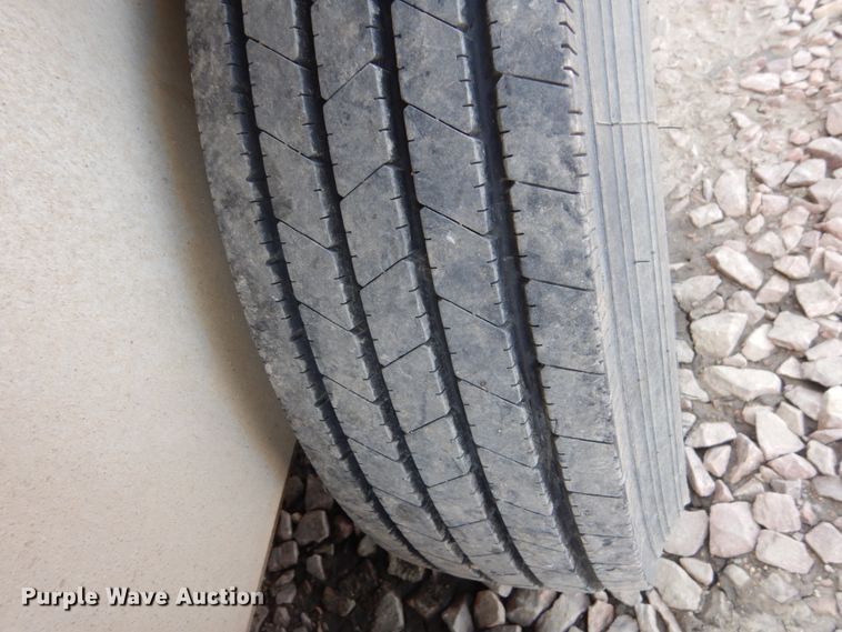 image for item FU9513 2003 Exiss GN-724-T livestock trailer