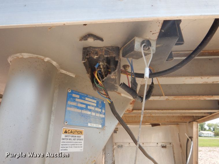 image for item FU9513 2003 Exiss GN-724-T livestock trailer