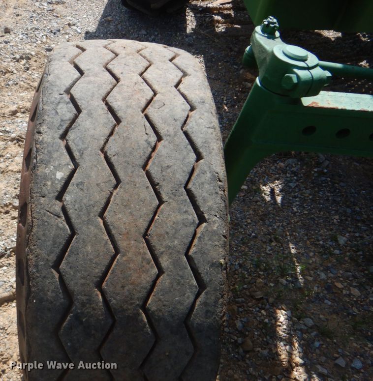 image for item GC9541 1974 John Deere 2630 tractor