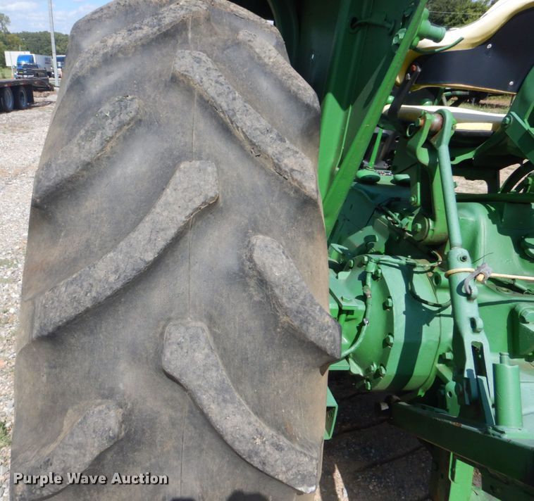 image for item GC9541 1974 John Deere 2630 tractor