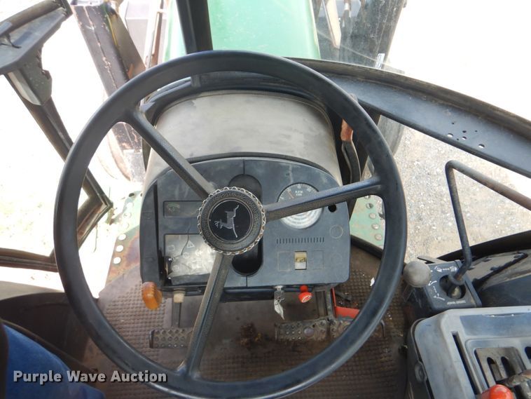 image for item GC9542 1980 John Deere 2940 tractor