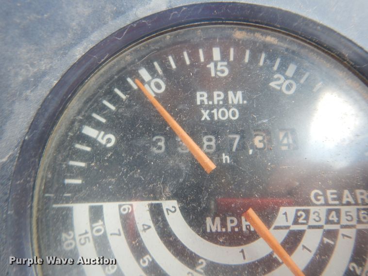 image for item GC9542 1980 John Deere 2940 tractor