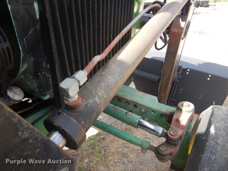 image for item GC9542 1980 John Deere 2940 tractor