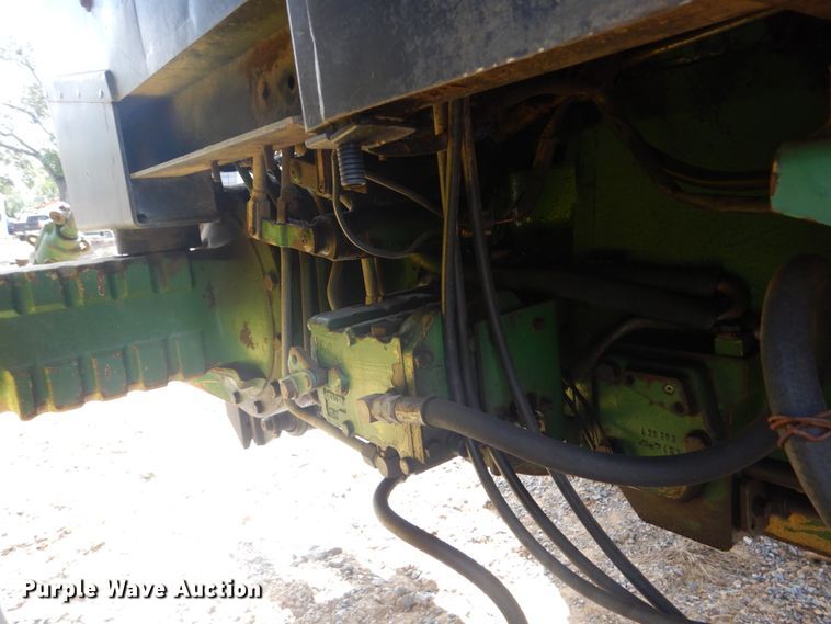 image for item GC9542 1980 John Deere 2940 tractor