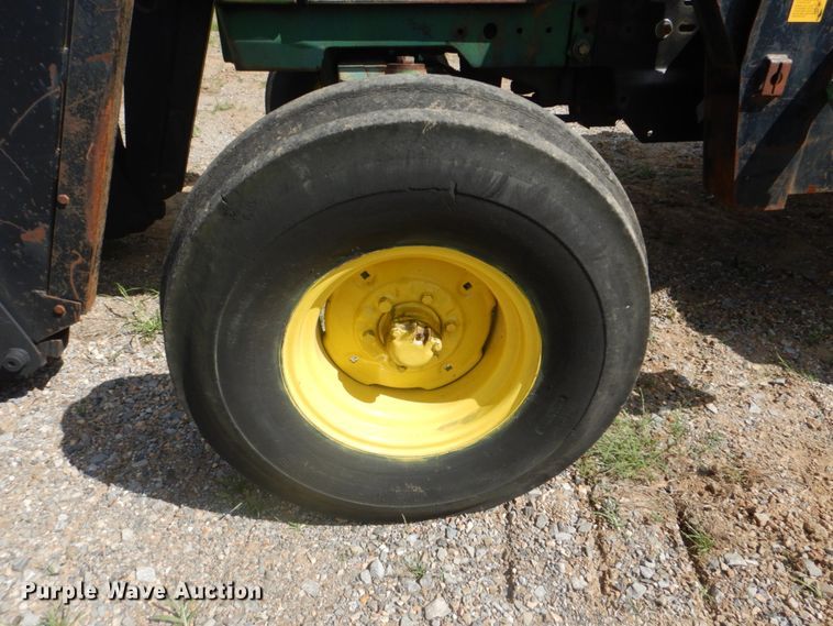 image for item GC9542 1980 John Deere 2940 tractor