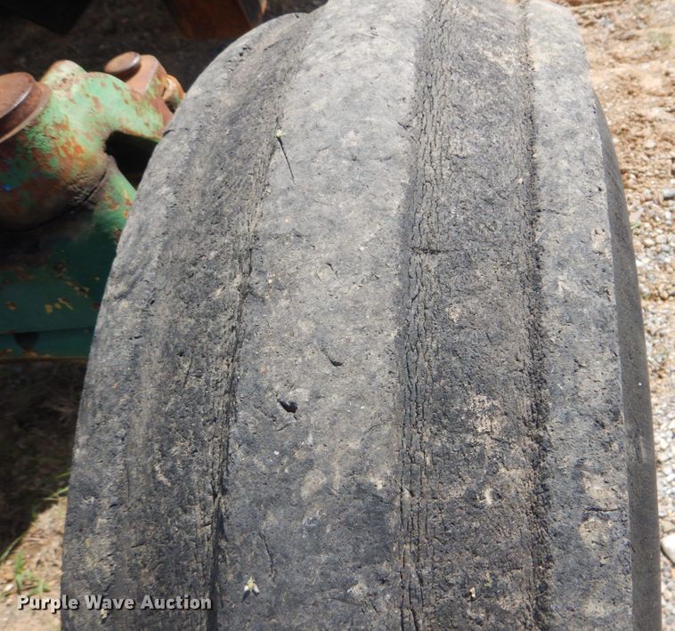 image for item GC9542 1980 John Deere 2940 tractor