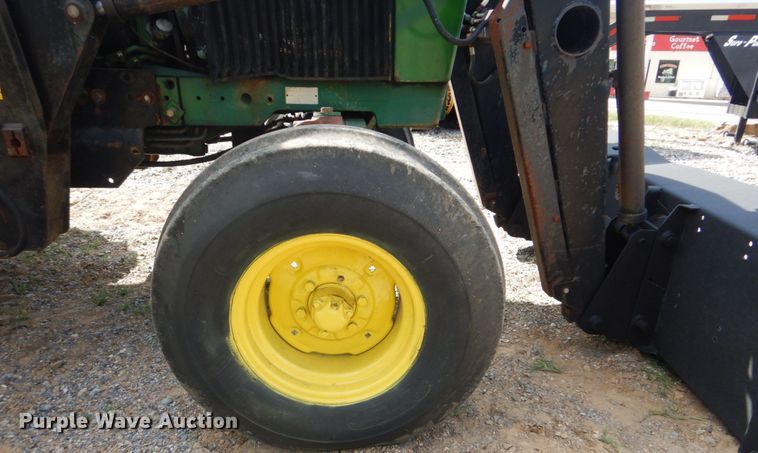 image for item GC9542 1980 John Deere 2940 tractor