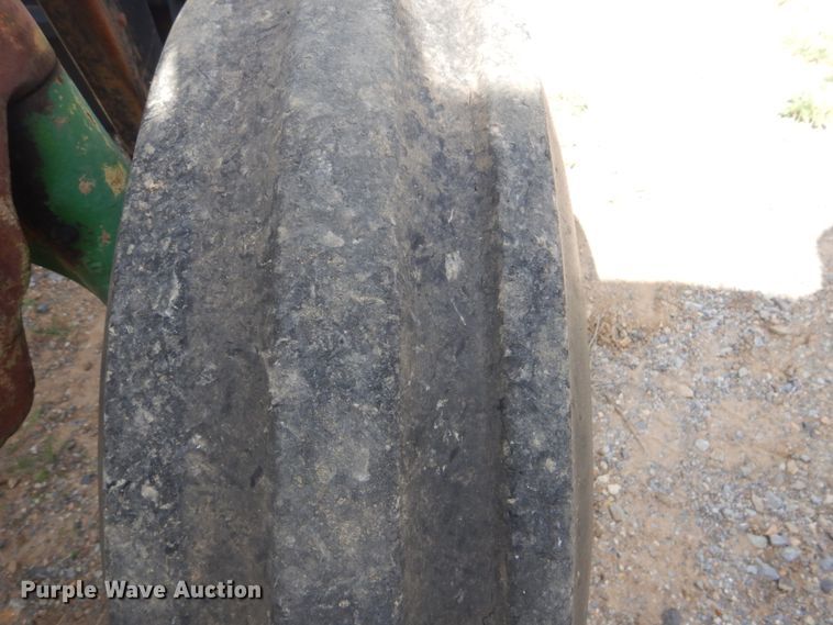 image for item GC9542 1980 John Deere 2940 tractor