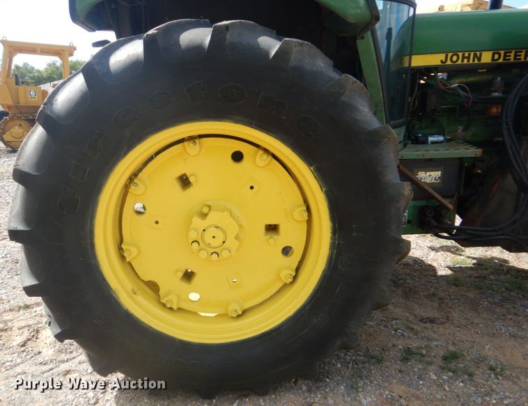 image for item GC9542 1980 John Deere 2940 tractor