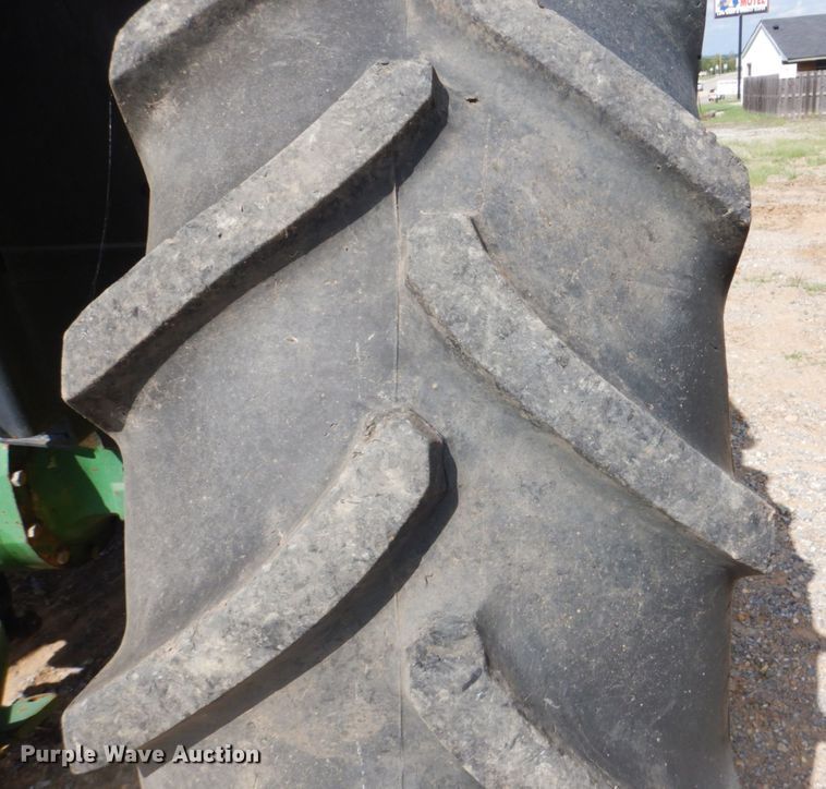 image for item GC9542 1980 John Deere 2940 tractor