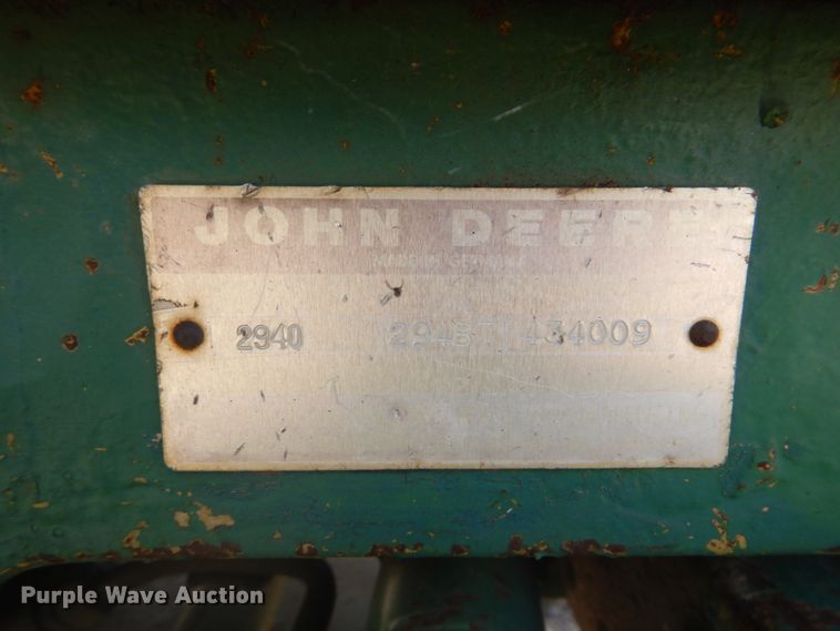 image for item GC9542 1980 John Deere 2940 tractor