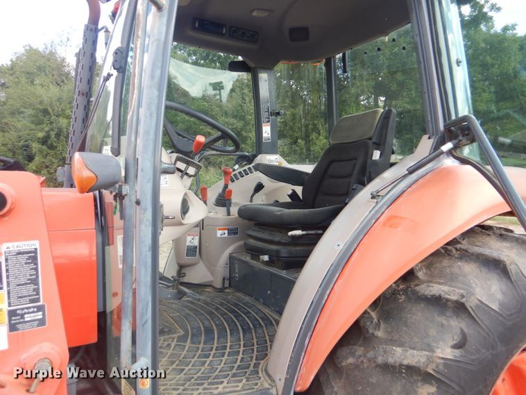 image for item GC9543 2006 Kubota M7040 MFWD tractor
