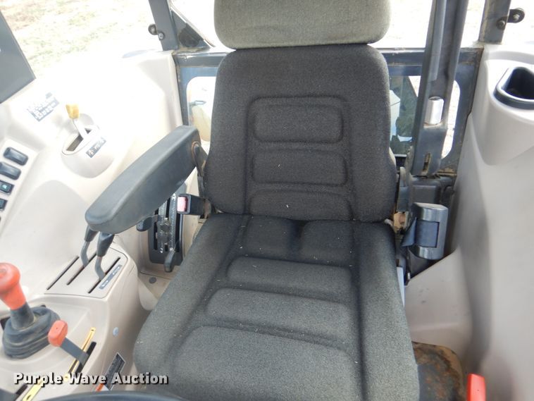 image for item GC9543 2006 Kubota M7040 MFWD tractor