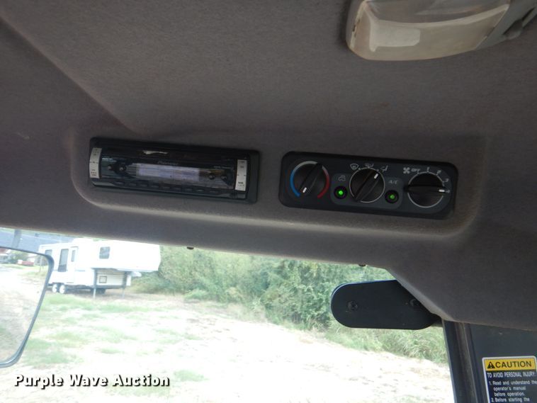 image for item GC9543 2006 Kubota M7040 MFWD tractor