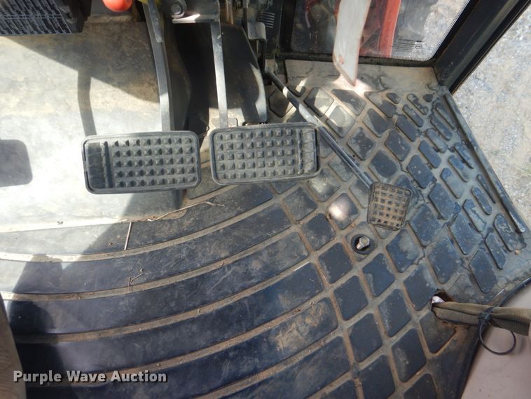 image for item GC9543 2006 Kubota M7040 MFWD tractor