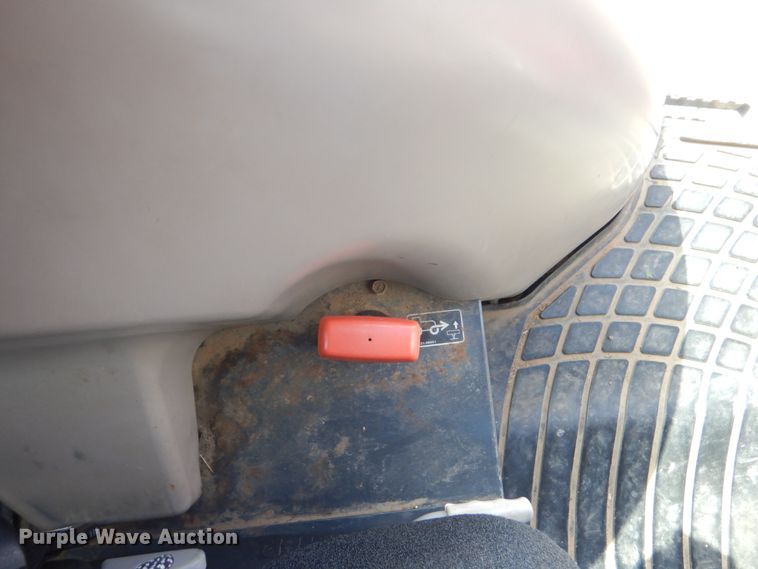 image for item GC9543 2006 Kubota M7040 MFWD tractor