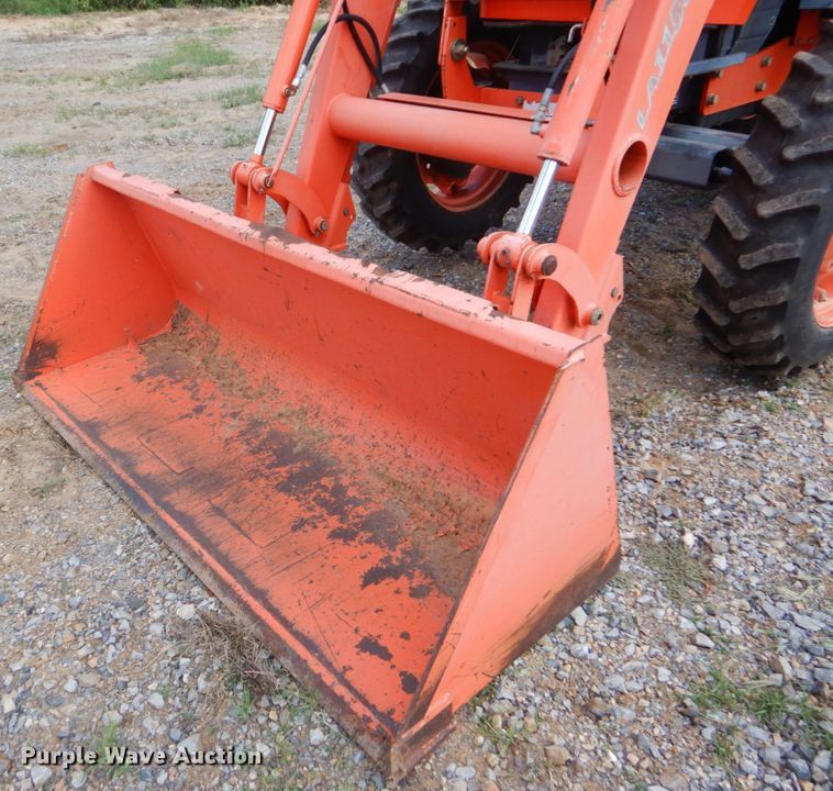 image for item GC9543 2006 Kubota M7040 MFWD tractor