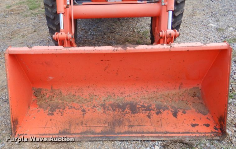 image for item GC9543 2006 Kubota M7040 MFWD tractor