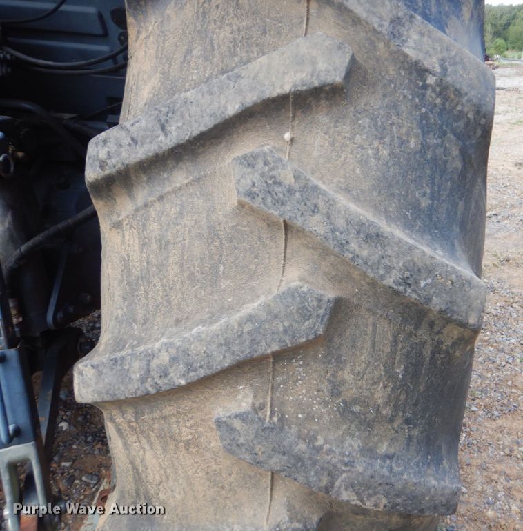 image for item GC9543 2006 Kubota M7040 MFWD tractor