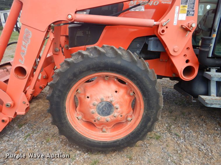 image for item GC9543 2006 Kubota M7040 MFWD tractor