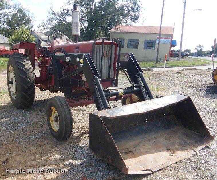 image for item GC9544 1967 Farmall 706 tractor