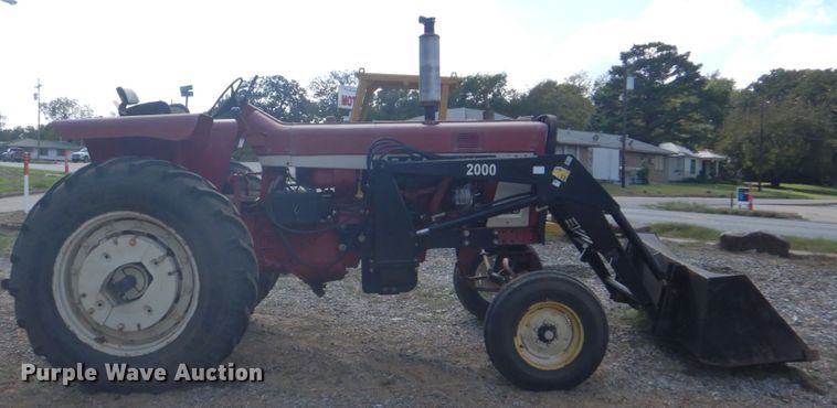 image for item GC9544 1967 Farmall 706 tractor