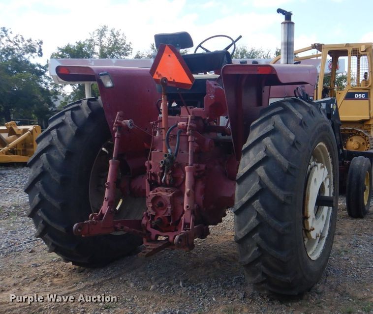 image for item GC9544 1967 Farmall 706 tractor