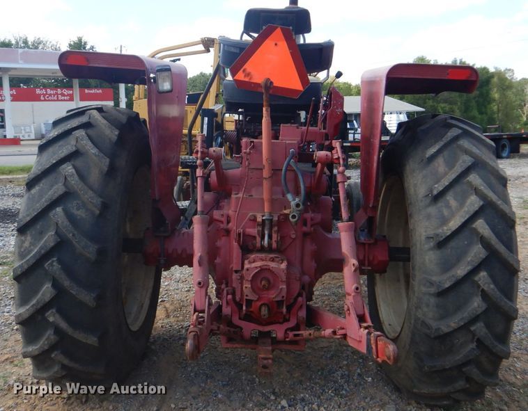 image for item GC9544 1967 Farmall 706 tractor