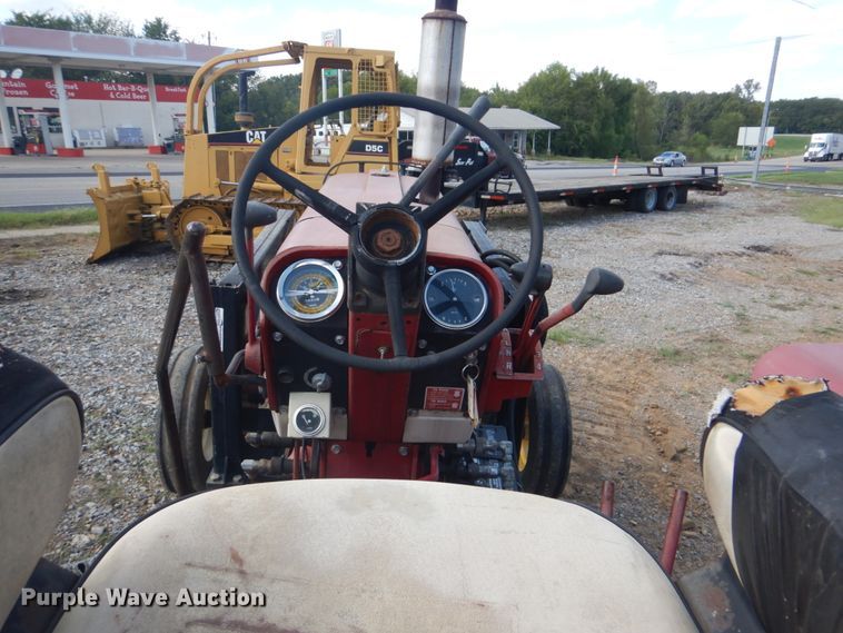 image for item GC9544 1967 Farmall 706 tractor