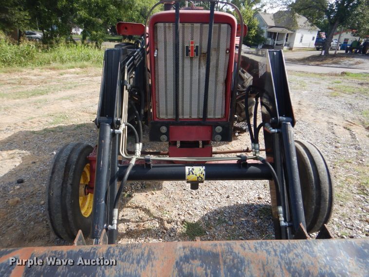image for item GC9544 1967 Farmall 706 tractor