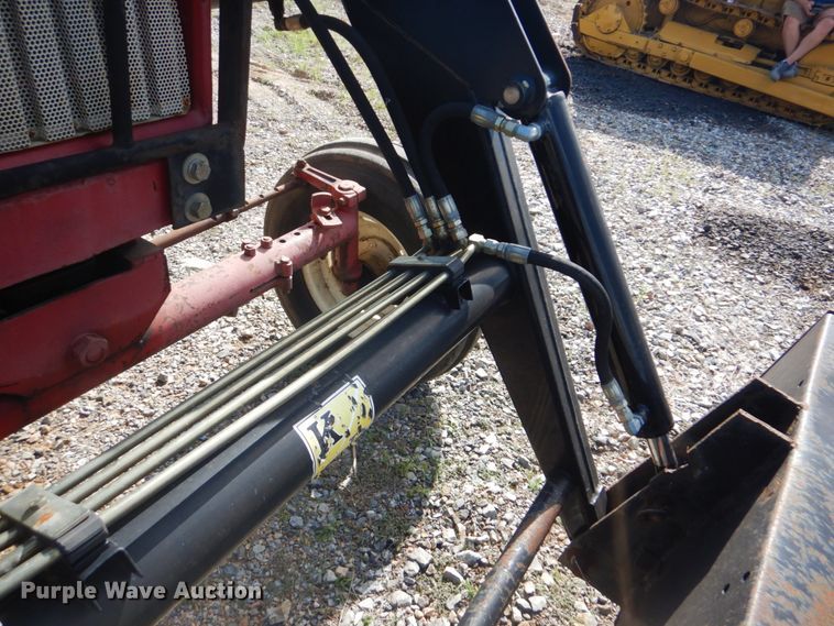 image for item GC9544 1967 Farmall 706 tractor