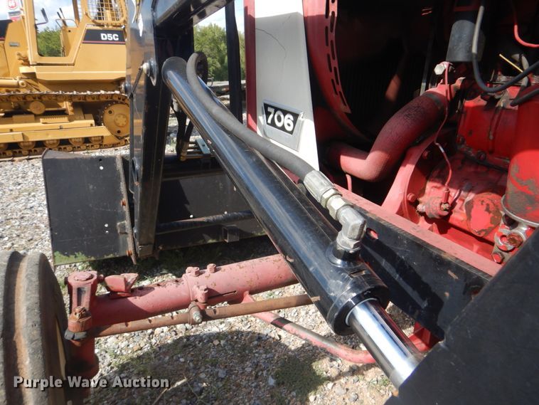 image for item GC9544 1967 Farmall 706 tractor