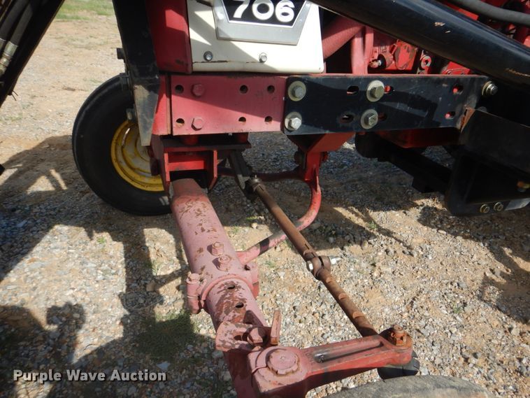 image for item GC9544 1967 Farmall 706 tractor