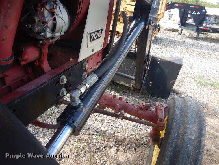 image for item GC9544 1967 Farmall 706 tractor